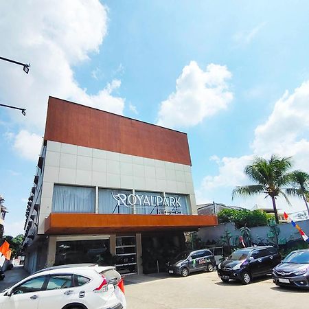 Royal Park Hotel Samarinda Exterior photo