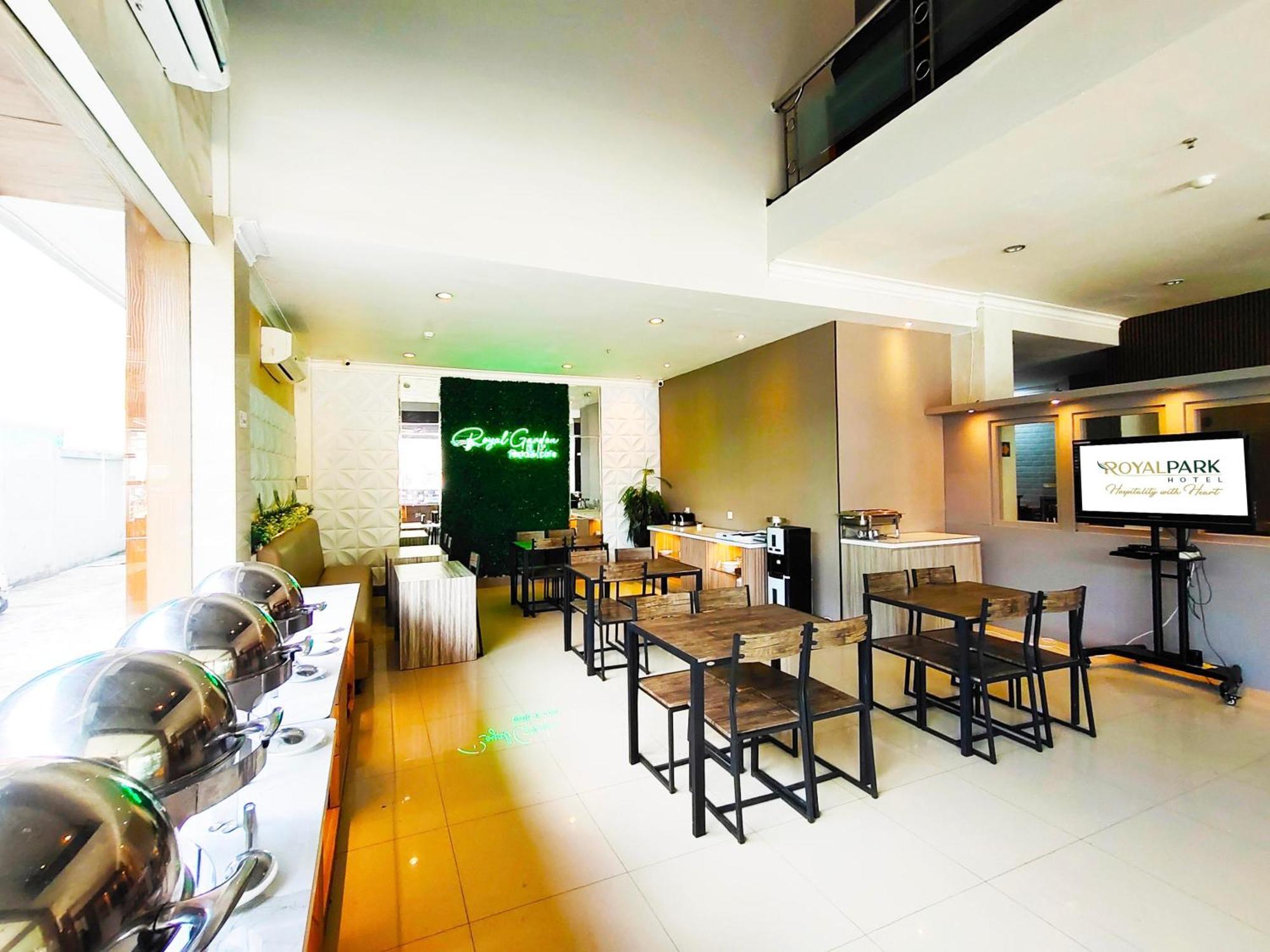 Royal Park Hotel Samarinda Exterior photo