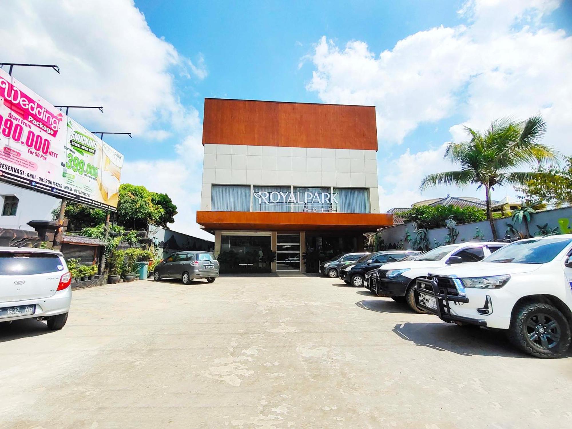Royal Park Hotel Samarinda Exterior photo