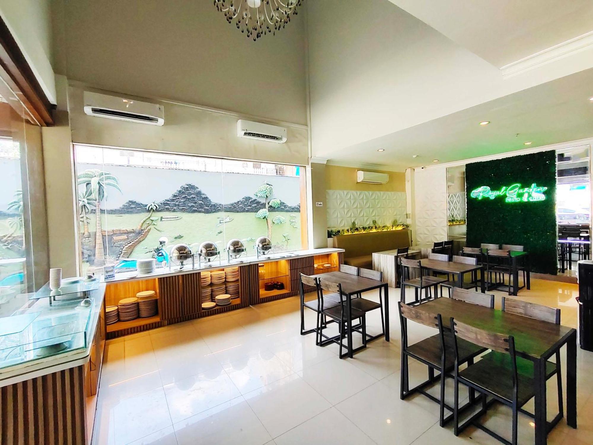 Royal Park Hotel Samarinda Exterior photo