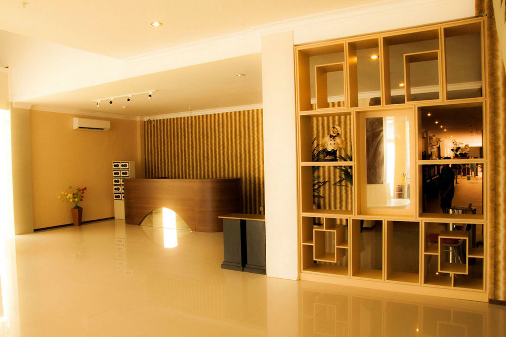 Royal Park Hotel Samarinda Exterior photo