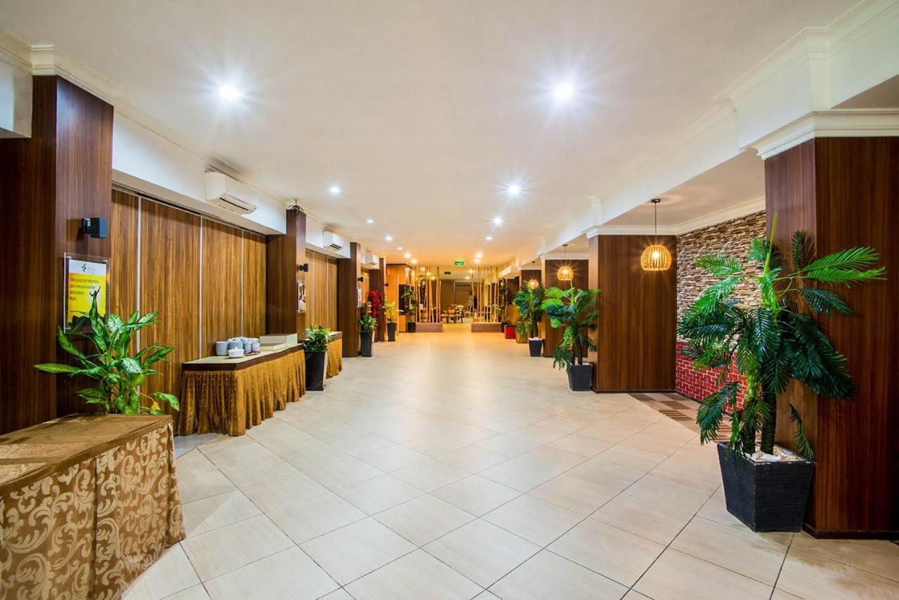 Royal Park Hotel Samarinda Exterior photo
