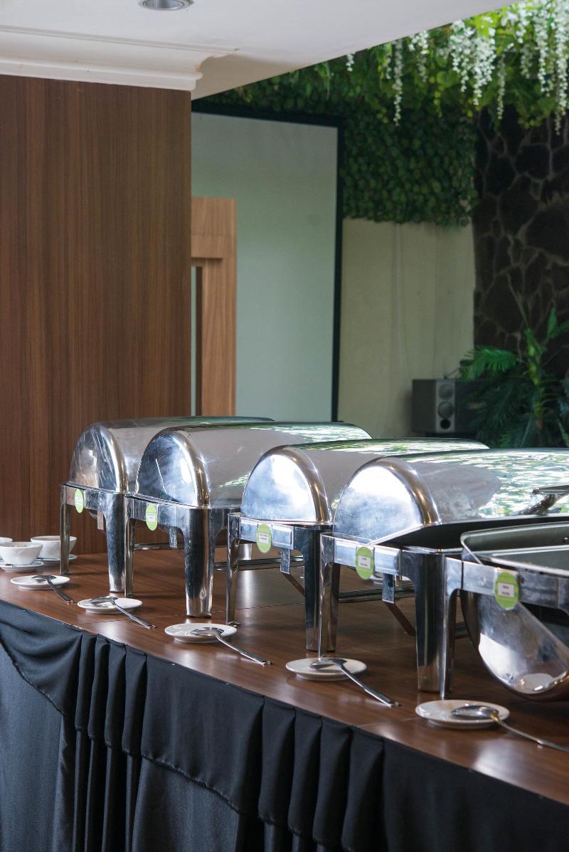 Royal Park Hotel Samarinda Exterior photo